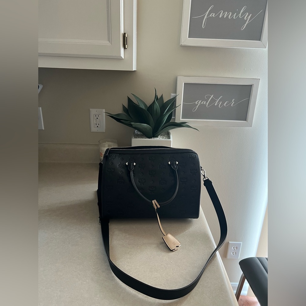 100% practically brand new AUTHENTIC MCM Visetos!!